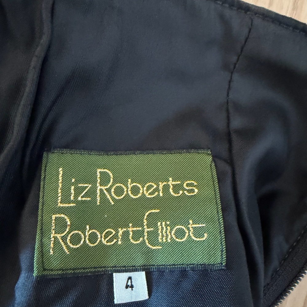 Elegant Black Leather Skirt - Picture 5 of 5